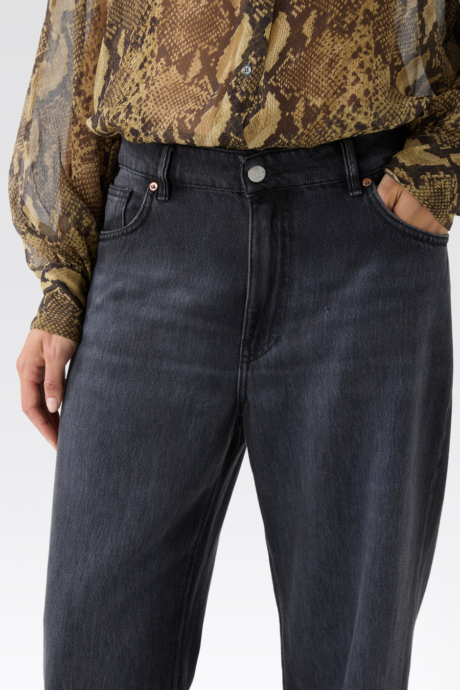 COURTNEY WOMAN JEANS - LOVE BLACK